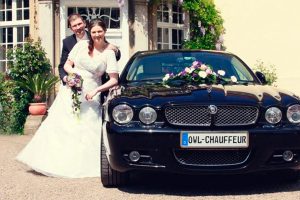 Brautpaar und Hochzeitsauto in Paderborn